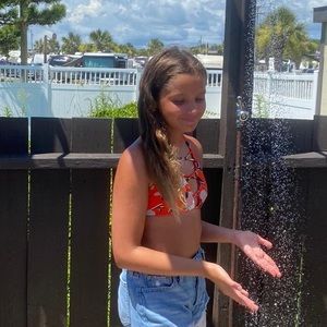 Meet your Posher, Marina